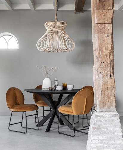 BT 611104 Dining table Shape + Chair Bouton + Hanging lamp Fungo_Sfeer 1
