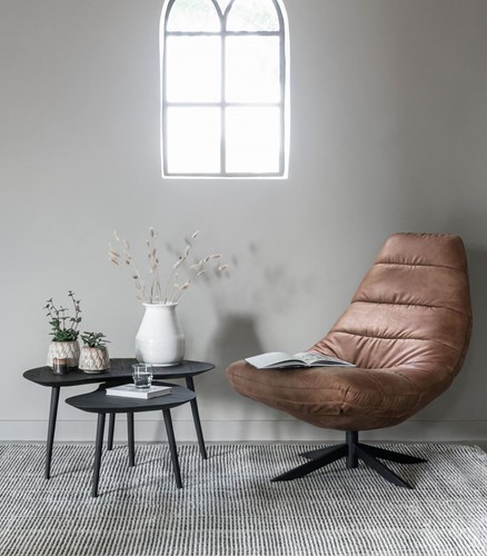 Lounge chair Blaze + Coffee table Organus black_Sfeer