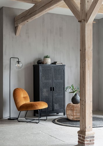 ML 252604 Cupboard Provence + ML 749705 Lounge chair Bouton + ML 252530 Coffee table Lucca + ML 891861 Carpet Prado_Sfeer