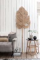 ML 524346 Peach Leaf large + ML 751803 Sofa Opera + ML 520021 Side table Buenavista black_Sfeer