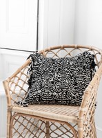 ML 920141 Cushion Zorro square + ML 252844 Lounge chair Levanto_Sfeer