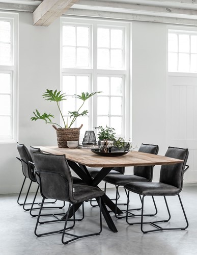 Curves dining table - RI 200013 Side chair Delaware_Sfeer