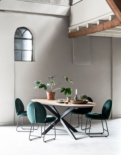 TI 601384 Dining table Shape + ML 749692 Chair Bouton_Sfeer