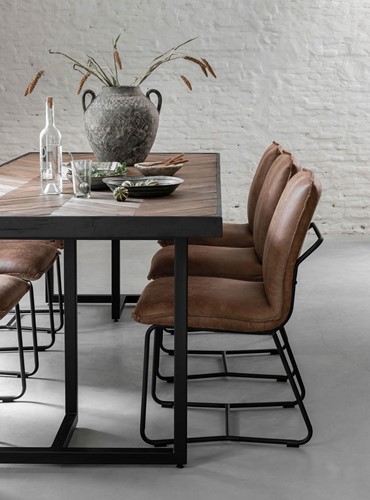 CC 206816 Dining table + RI 200014 Side chair Delaware_Sfeer 2