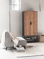 CS 605001 Cupboard Cosmo + ML 751613 Loveseat Escape + Carpet Carnelian_Sfeer 1