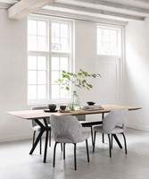 MP 204734 Dining table Metropole + Side chair Bloom_Sfeer 1