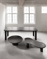 SC 180714 Coffee table Silo Pepper - SC 180744 Dining table Clio Pepper - SC 180704 Coffee table Curve Pepper_Sfeer 1