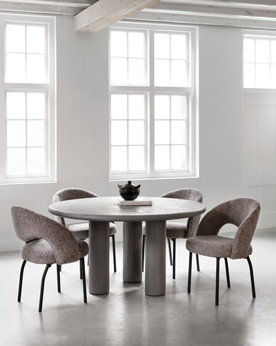 SC 180762 Dining table Clio - ML 749814 Side chair Arca Brown_Sfeer 2