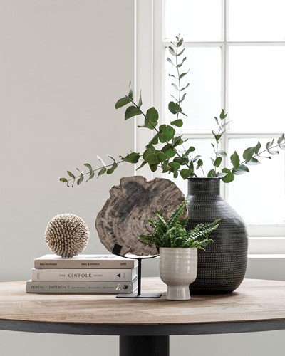 ML 855924 Sand shell ball white | SO 250531 Dining table Soho_Sfeer