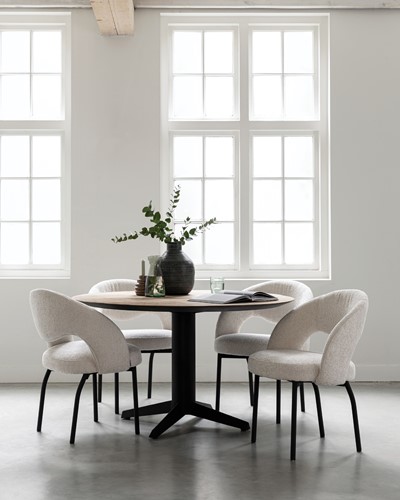 SO 250531 Dining table Soho | ML 749813 Side chair Arca_Sfeer 1