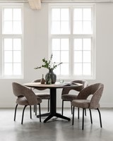 SO 250531 Dining table Soho | ML 749814 Side chair Arca Brown_Sfeer 1