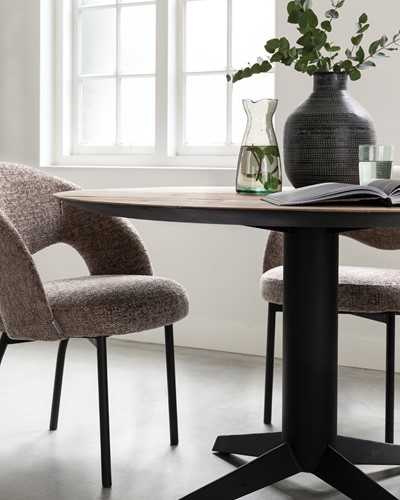 SO 250531 Dining table Soho | ML 749814 Side chair Arca Brown_Sfeer 2