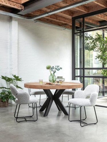 MA 941503 Darwin dining table-ML 749414 Vista arm chair